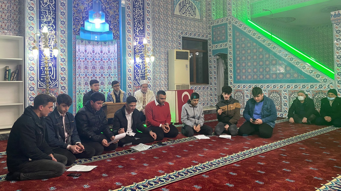 Ramazanın müjdecisi Berat Kandili dualarla idrak edildi